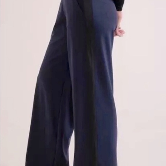 Athleta Pants - Athleta NEW Venice Wide Leg Color Block pant, Navy with Black Side Trim. Pockets